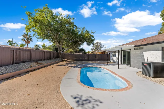 $489,999 | 1050 Landsford Street, Lancaster, CA 93535