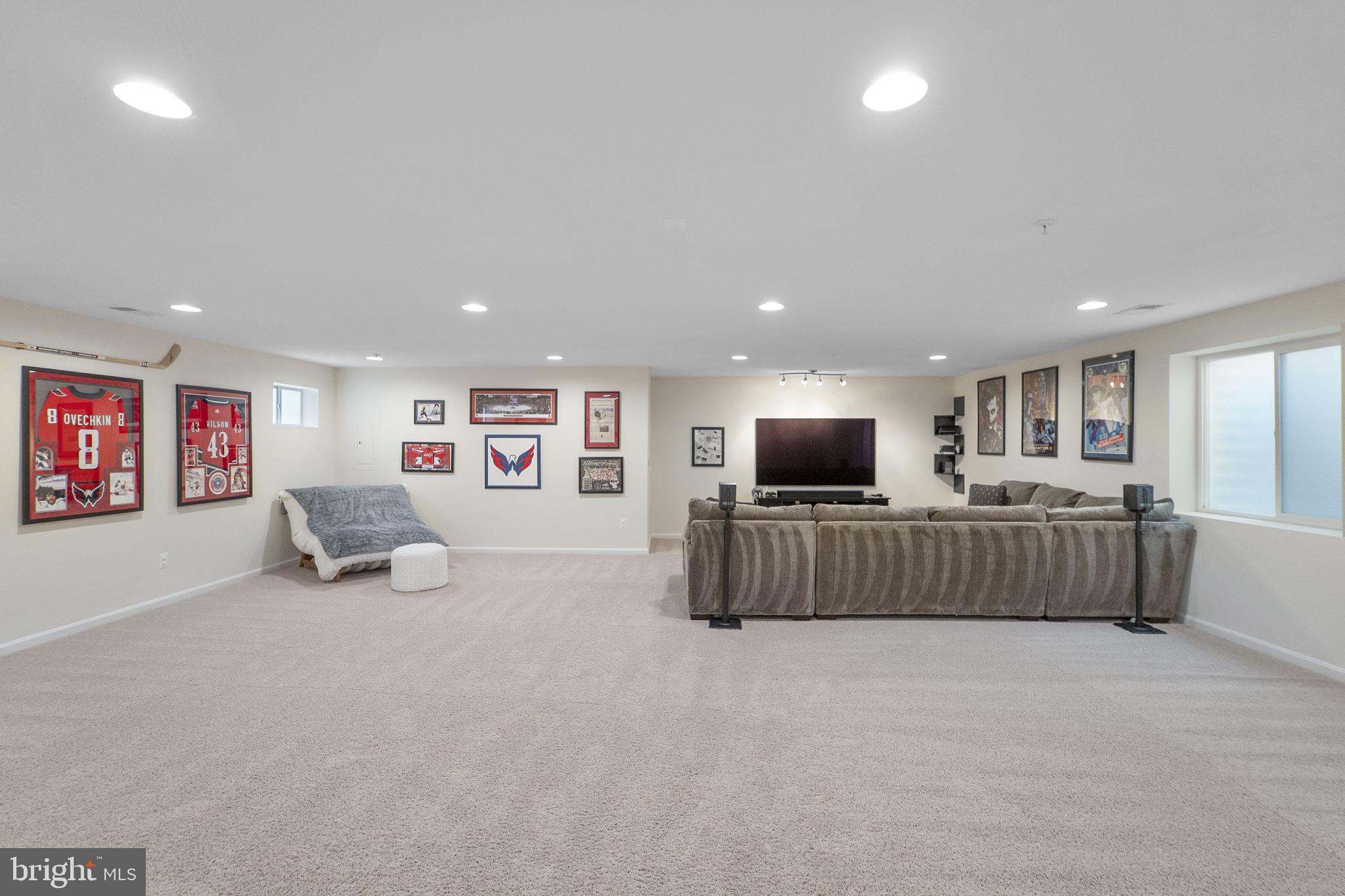 23902 Grapevine Ridge Terrace Clarksburg, MD 20871 - Photo 27 of 44 a living room with furniture and a flat screen tv