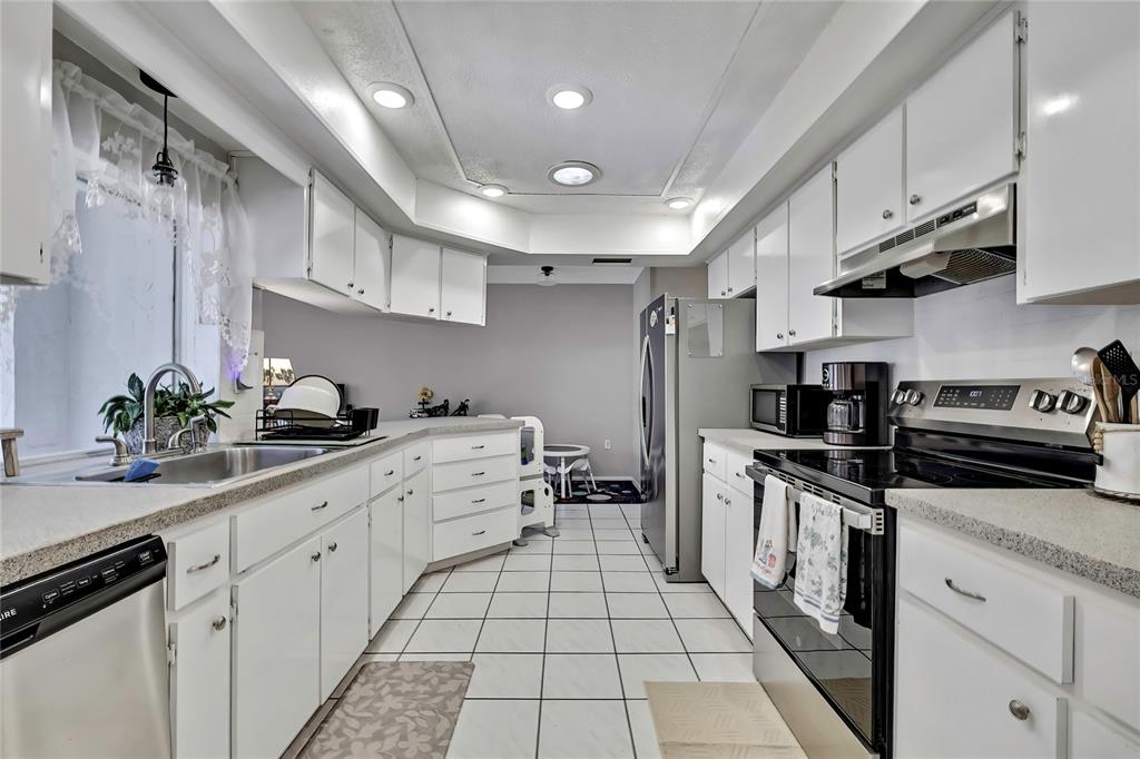 2274 Danforth Road Spring Hill, FL 34608 - Photo 12 of 48