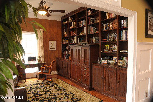 570 Jamaka Road Washington, NC 27889 - Photo 6 of 36 Den/Office-Faux Leather Painted Walls