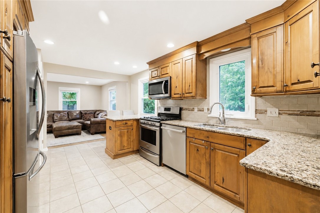 455 Reeves Road Pittsford, NY 14534 - Photo 12 of 27