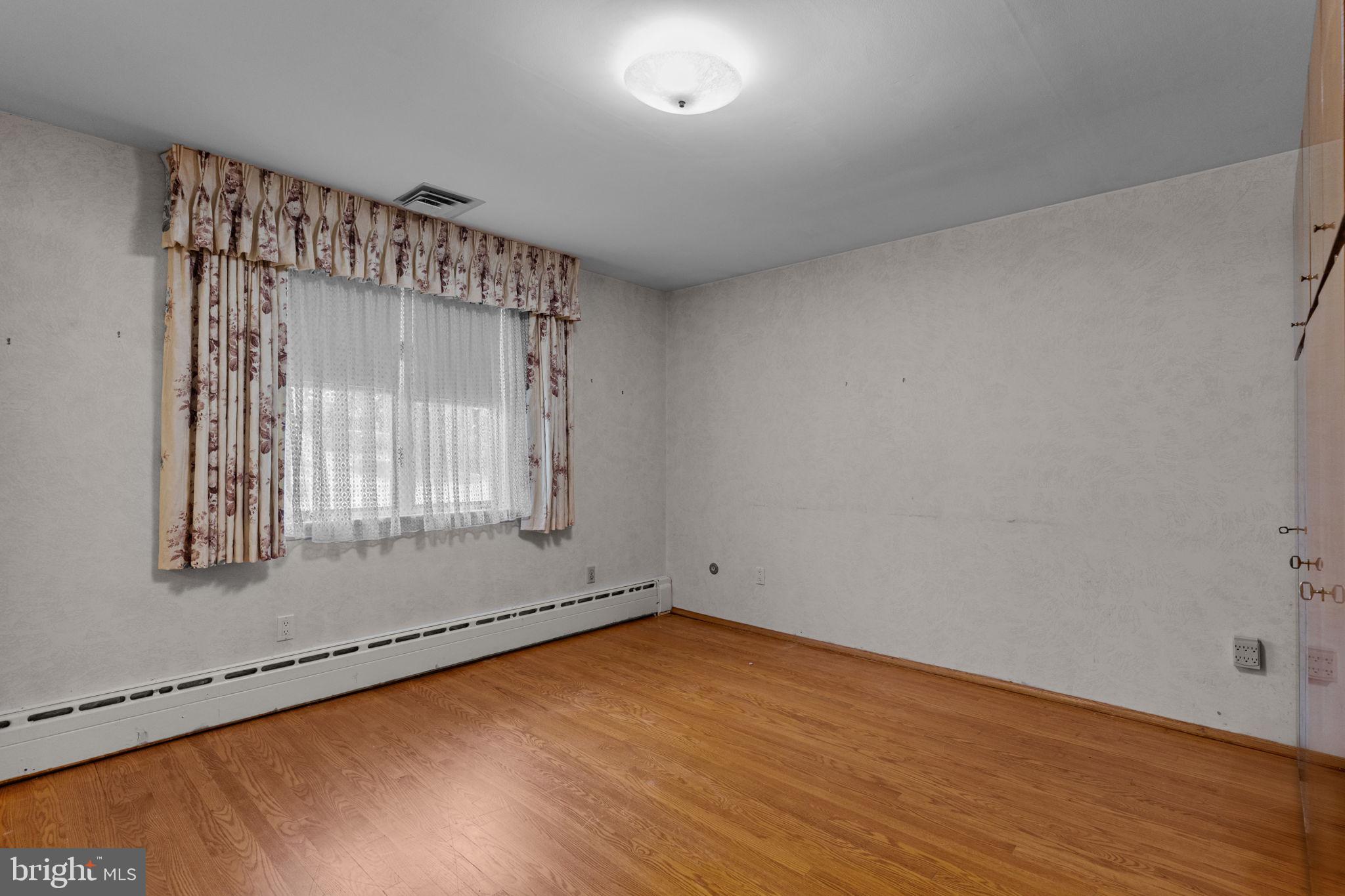 645 Lily Road Warminster, PA 18974 - Photo 14 of 34 Gallery Image 14