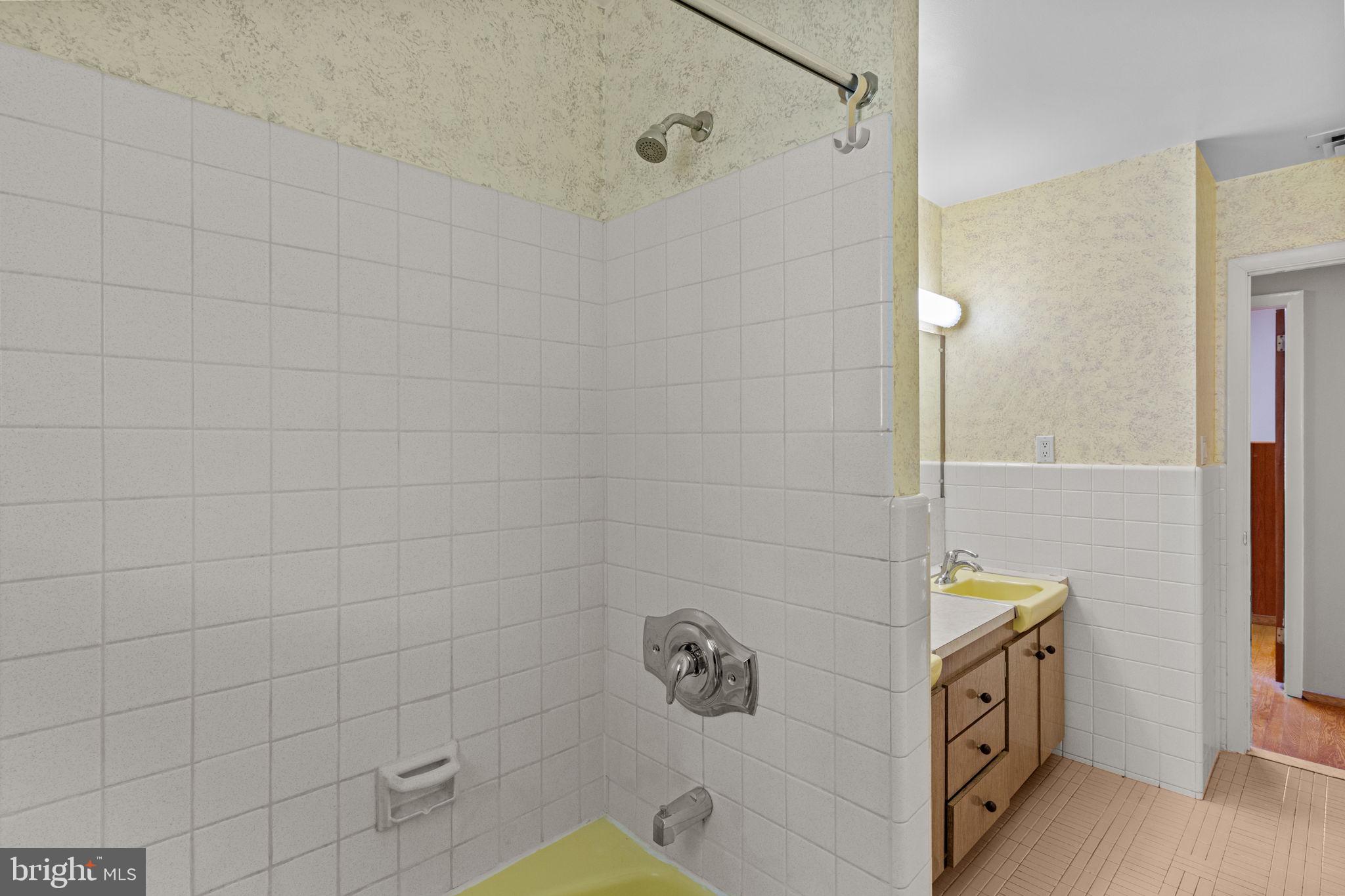 645 Lily Road Warminster, PA 18974 - Photo 20 of 34 Gallery Image 20