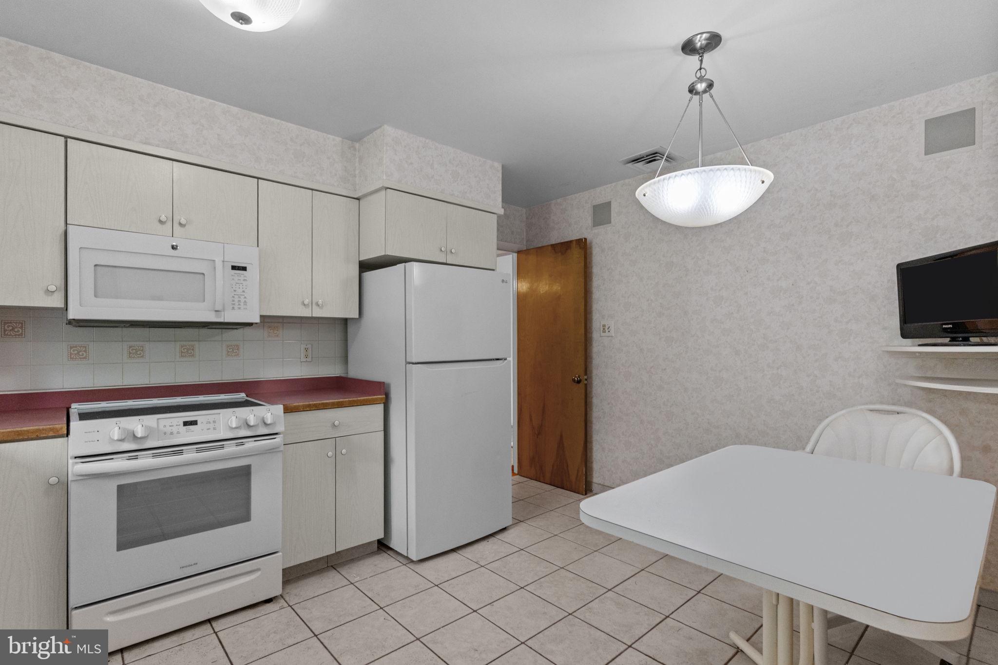 645 Lily Road Warminster, PA 18974 - Photo 7 of 34 Gallery Image 7