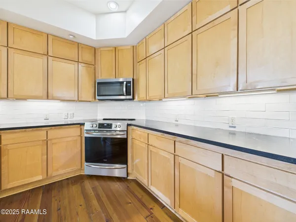 $365,000 | 1127 Camellia Boulevard, Unit H1, Lafayette, LA 70508