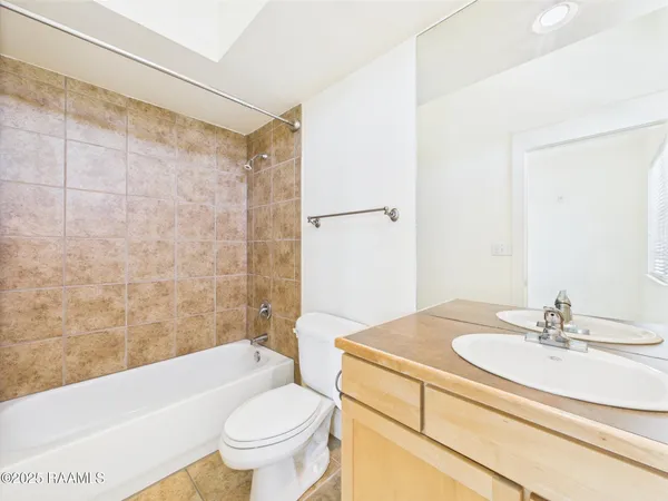 $365,000 | 1127 Camellia Boulevard, Unit H1, Lafayette, LA 70508