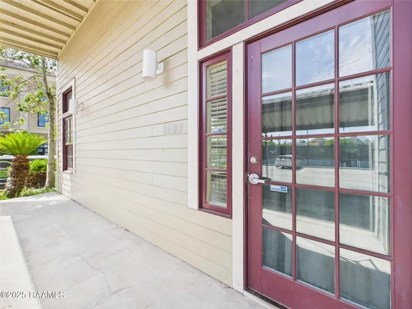 $365,000 | 1127 Camellia Boulevard, Unit H1, Lafayette, LA 70508