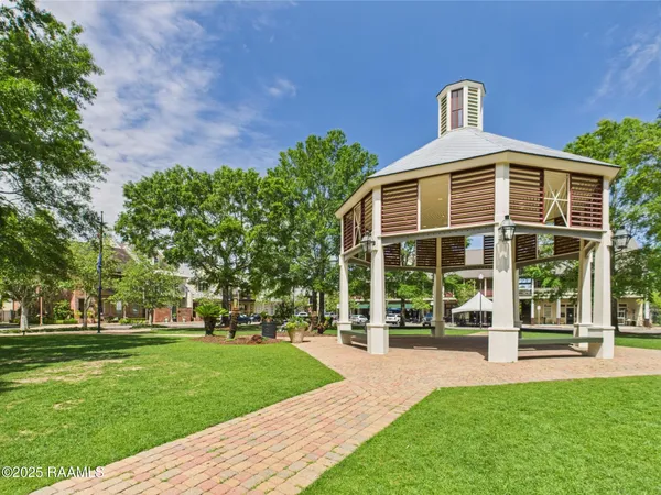 $365,000 | 1127 Camellia Boulevard, Unit H1, Lafayette, LA 70508