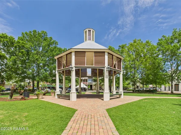 $365,000 | 1127 Camellia Boulevard, Unit H1, Lafayette, LA 70508