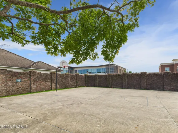 $365,000 | 1127 Camellia Boulevard, Unit H1, Lafayette, LA 70508