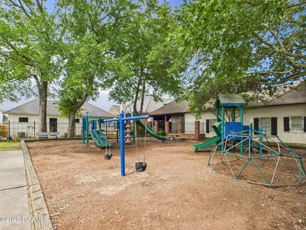 $365,000 | 1127 Camellia Boulevard, Unit H1, Lafayette, LA 70508