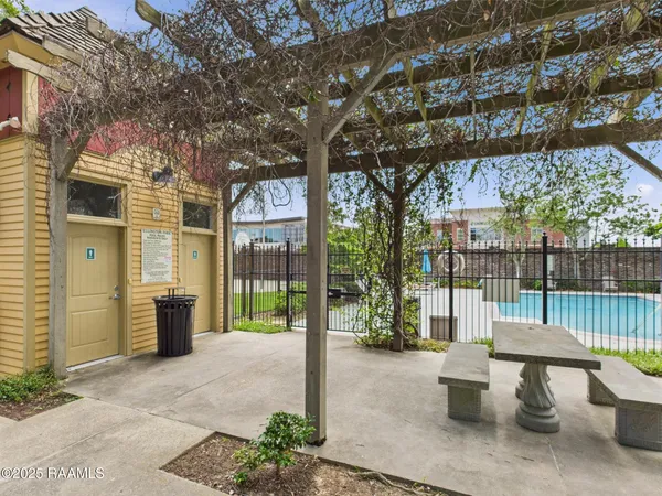 $365,000 | 1127 Camellia Boulevard, Unit H1, Lafayette, LA 70508