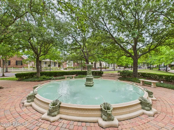 $365,000 | 1127 Camellia Boulevard, Unit H1, Lafayette, LA 70508