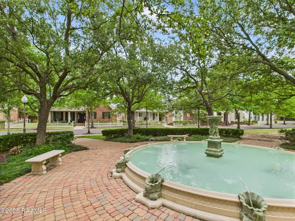 $365,000 | 1127 Camellia Boulevard, Unit H1, Lafayette, LA 70508