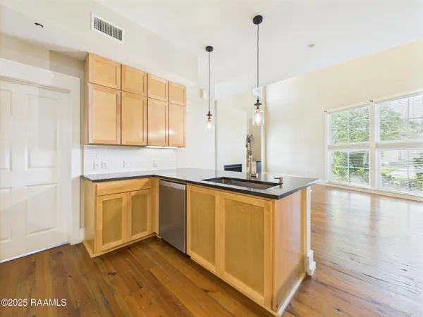 $365,000 | 1127 Camellia Boulevard, Unit H1, Lafayette, LA 70508