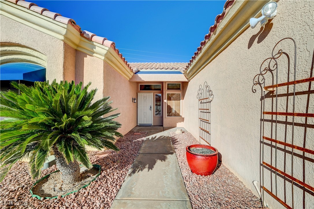 10020 Villa Ridge Drive Las Vegas, NV 89134 - Photo 4 of 47