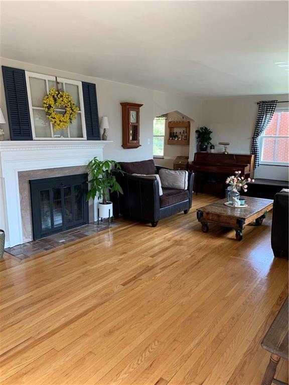 1161 Varner Road Pittsburgh, PA 15227 - Photo 3 of 24 Gallery Image 3