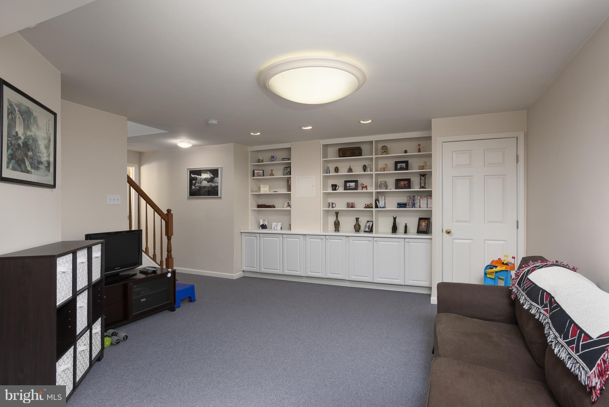9550 Ridgeview Drive Columbia, MD 21046 - Photo 23 of 30 a room with furniture and stairs