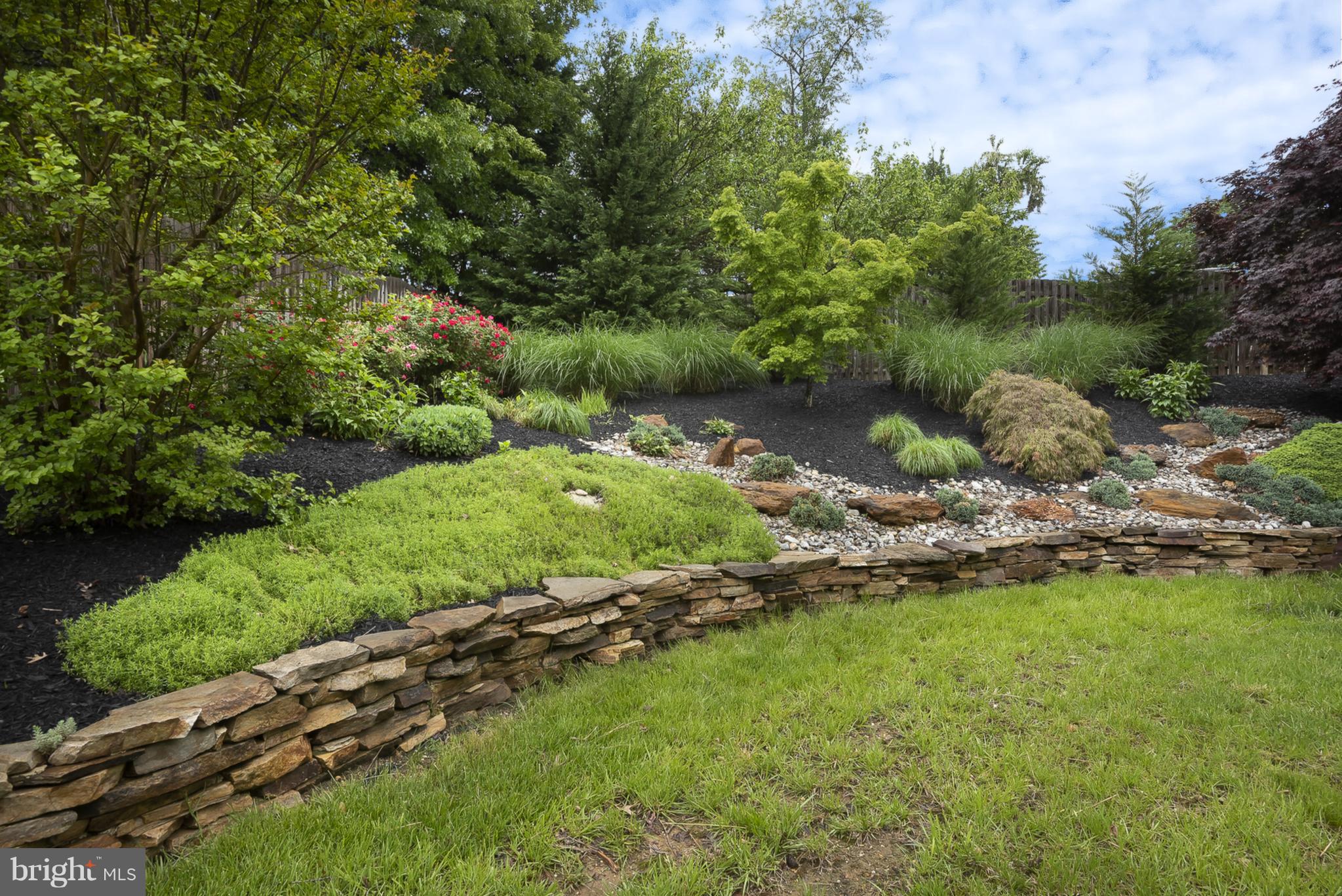 9550 Ridgeview Drive Columbia, MD 21046 - Photo 28 of 30 a yard with green space