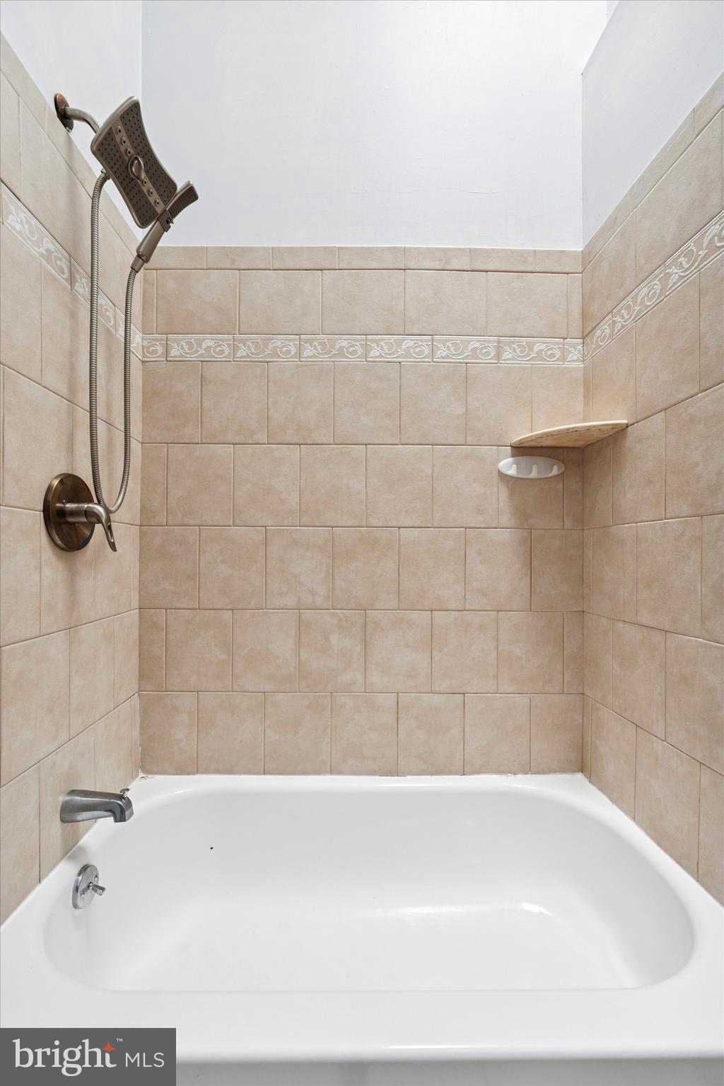 729 South Smedley Street Philadelphia, PA 19146 - Photo 21 of 25 a bathroom with a bathtub
