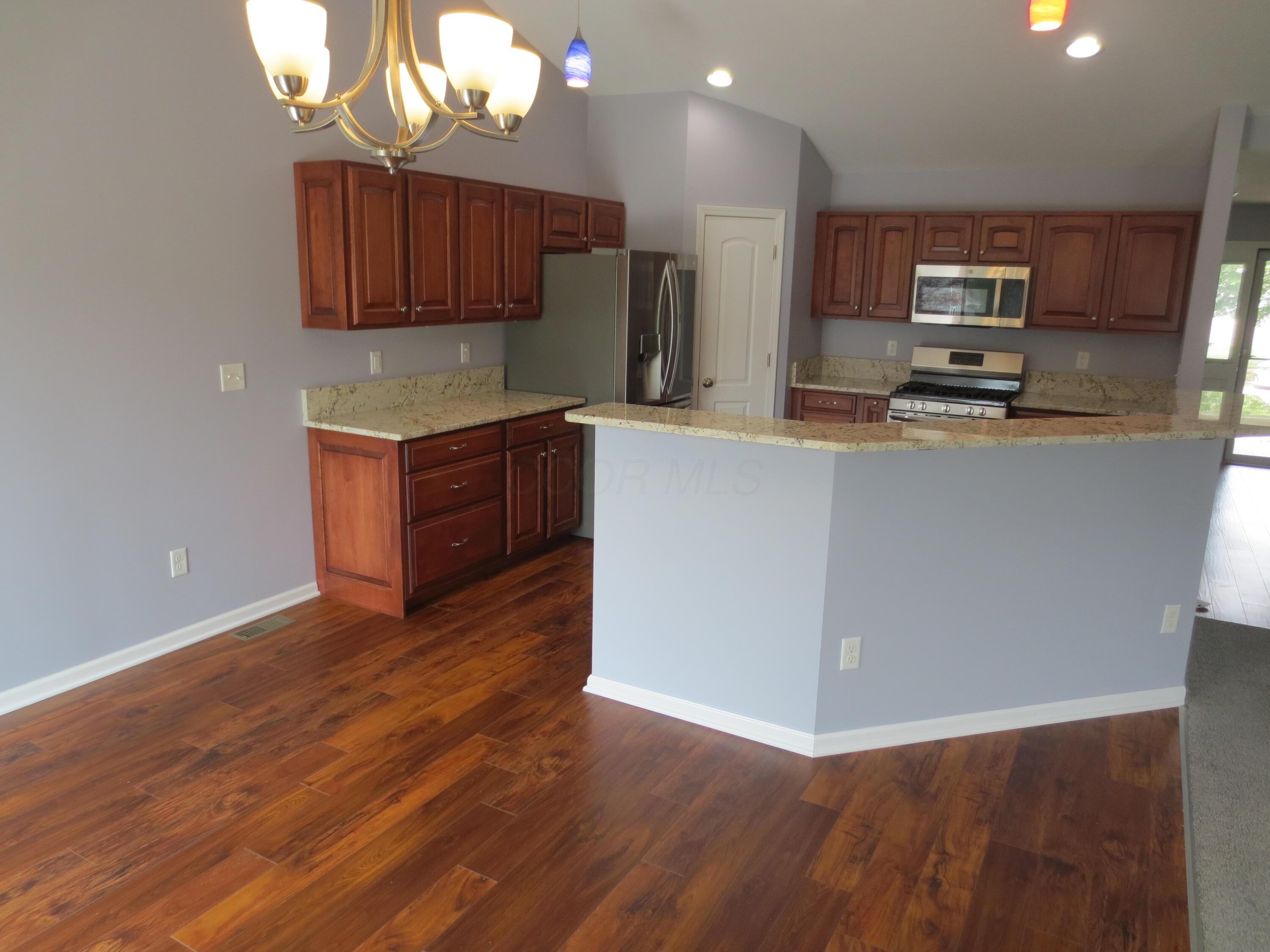 101 Merriston Circle Delaware, OH 43015 - Photo 8 of 34 Eating area in Kitchen