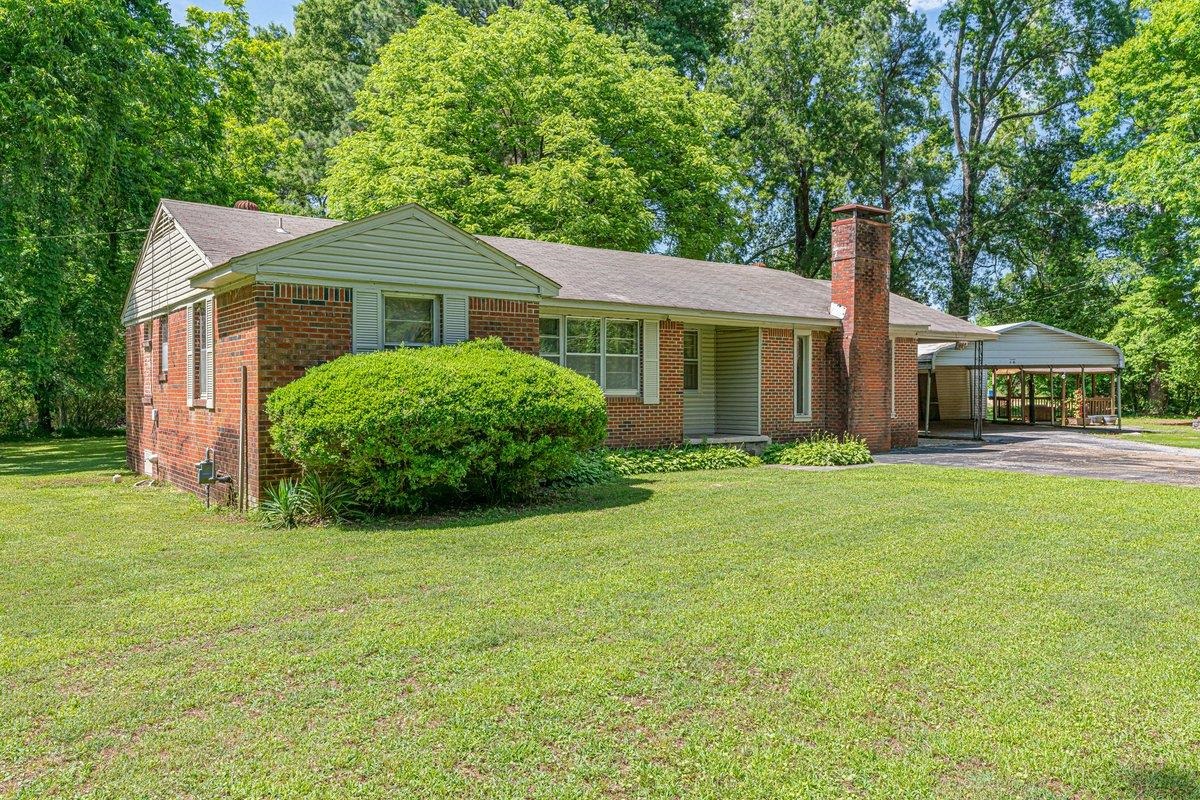 6237 Brunswick Road Arlington, TN 38002 - Photo 2 of 25 a front view of a house with a garden
