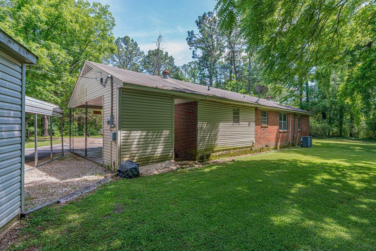 6237 Brunswick Road Arlington, TN 38002 - Photo 22 of 25 a backyard of a house with plants and large tree