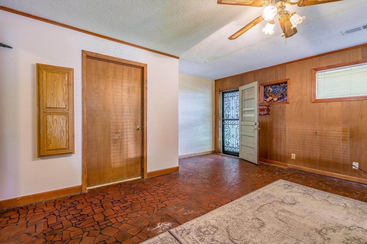 6237 Brunswick Road Arlington, TN 38002 - Photo 9 of 25 an empty room with windows and closet