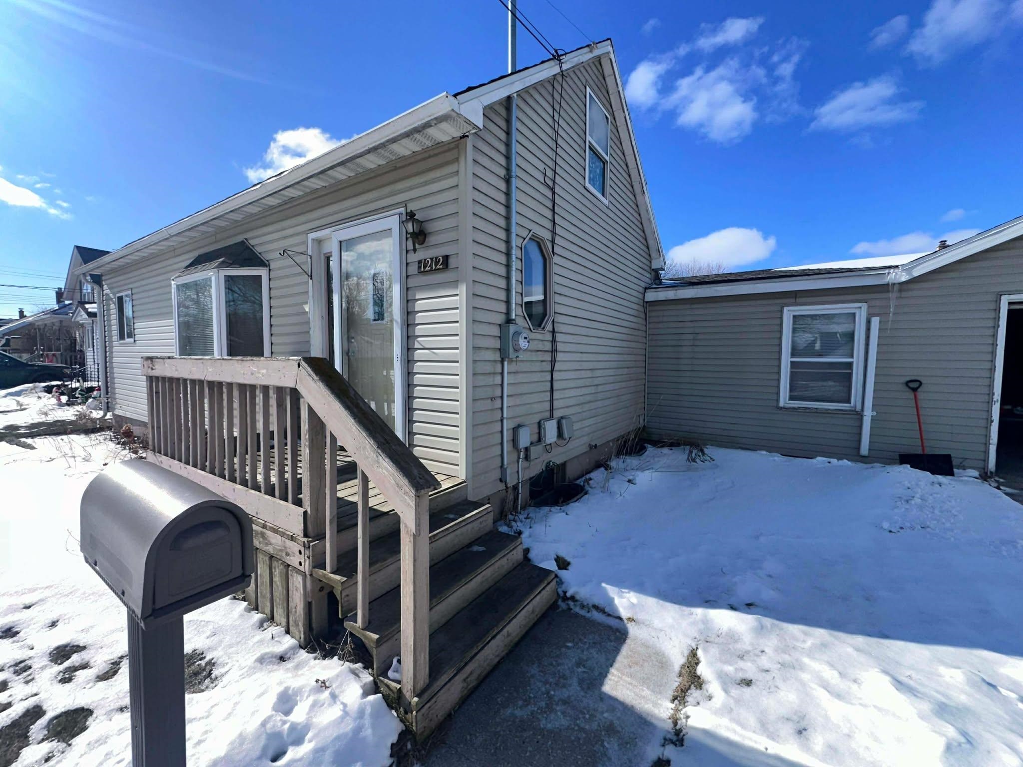 1212 Hawthorne Street Two Rivers, WI 54241 - Photo 2 of 19