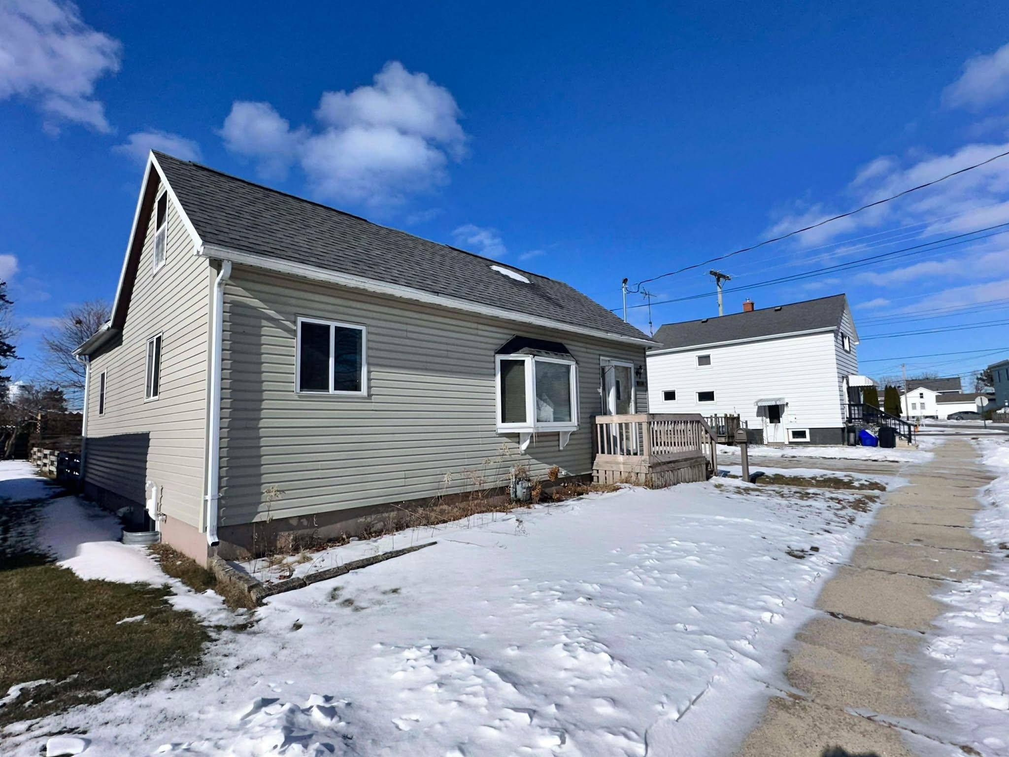 1212 Hawthorne Street Two Rivers, WI 54241 - Photo 4 of 19