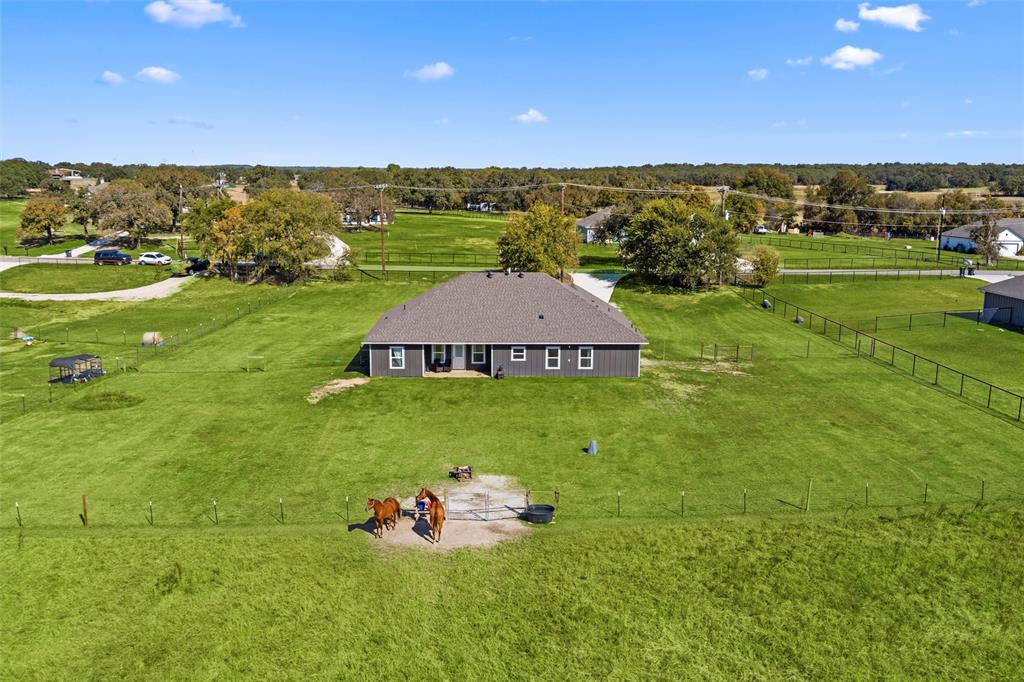 405 Advance Road Weatherford, TX 76088 - Photo 25 of 35 a view of a garden with an ocean