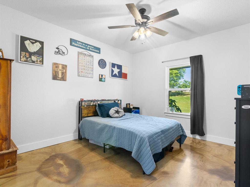 405 Advance Road Weatherford, TX 76088 - Photo 32 of 35 a bedroom with a bed and a window