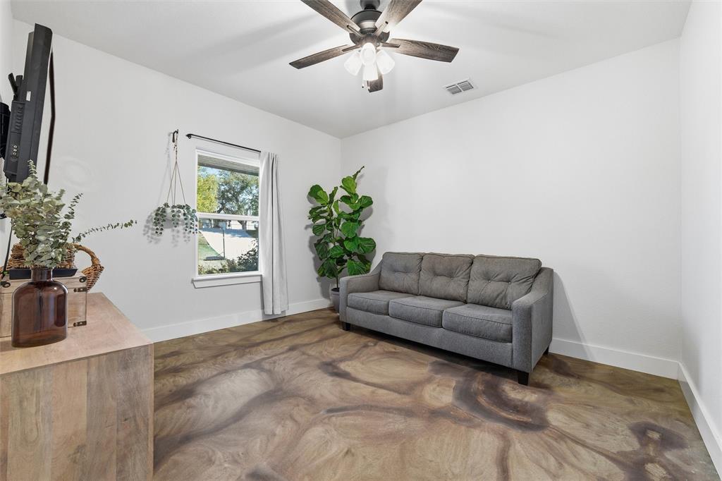 405 Advance Road Weatherford, TX 76088 - Photo 7 of 35 a living room with furniture and a potted plant