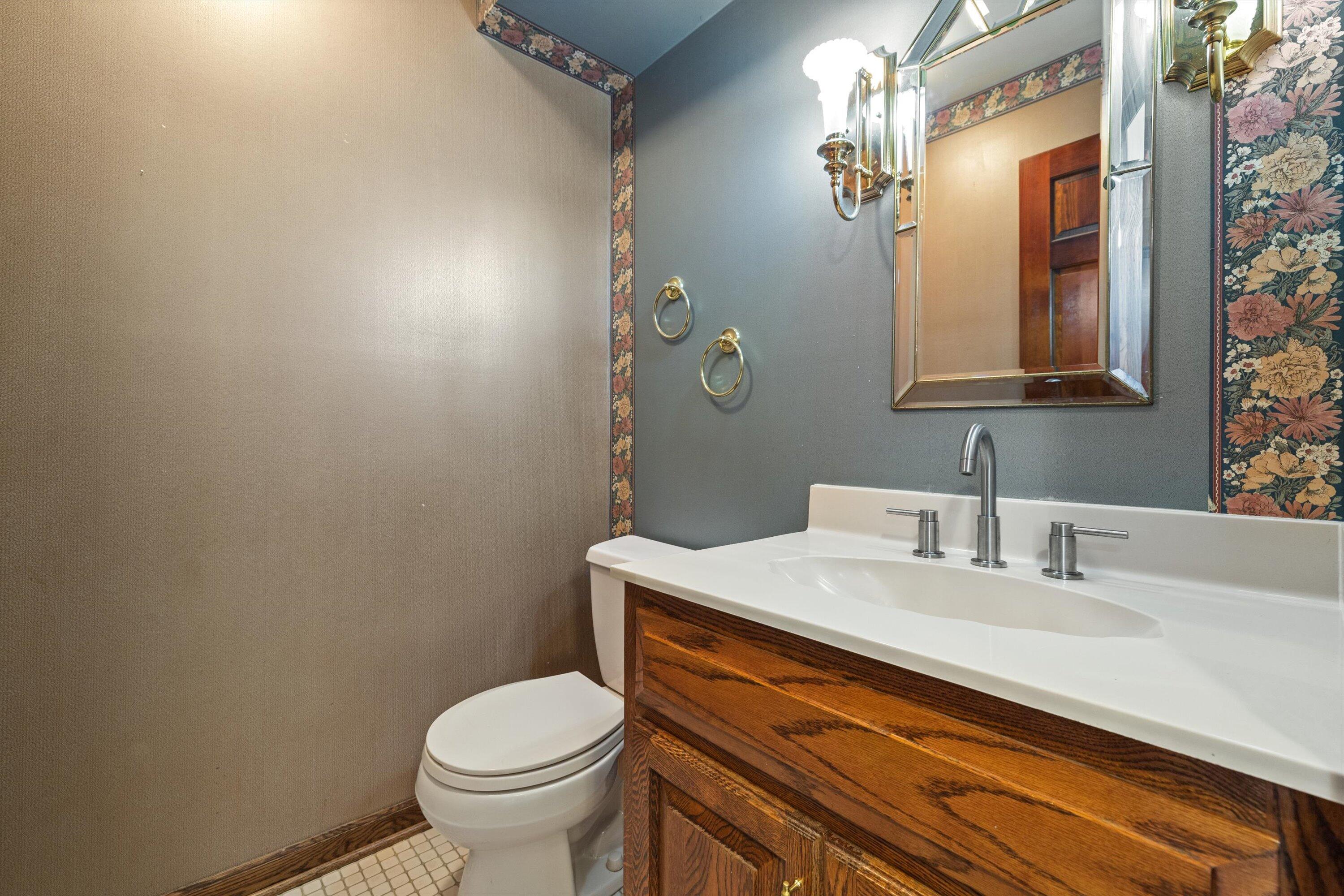 1825 Derrin Lane Brookfield, WI 53045 - Photo 7 of 72 Powder Room