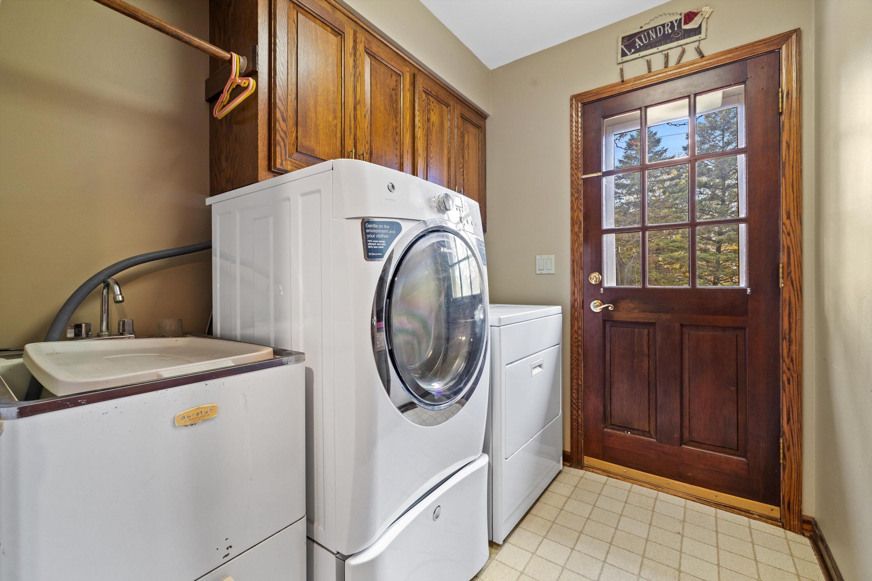 1825 Derrin Lane Brookfield, WI 53045 - Photo 21 of 72 Laundry ML