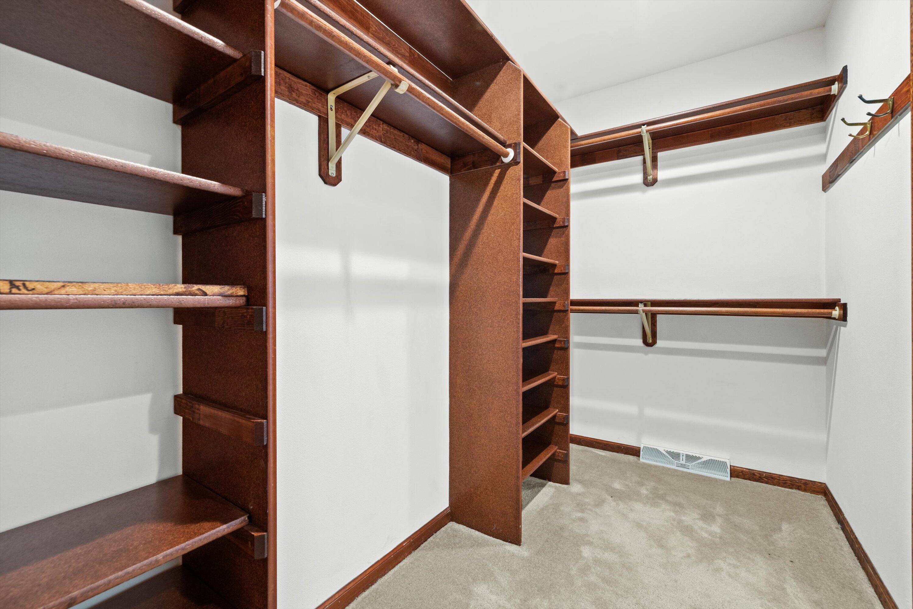 1825 Derrin Lane Brookfield, WI 53045 - Photo 31 of 72 Primary Walkin Closet