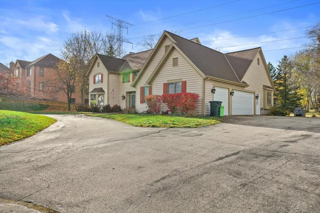 $780,000 | 1825 Derrin Lane, Brookfield, WI 53045