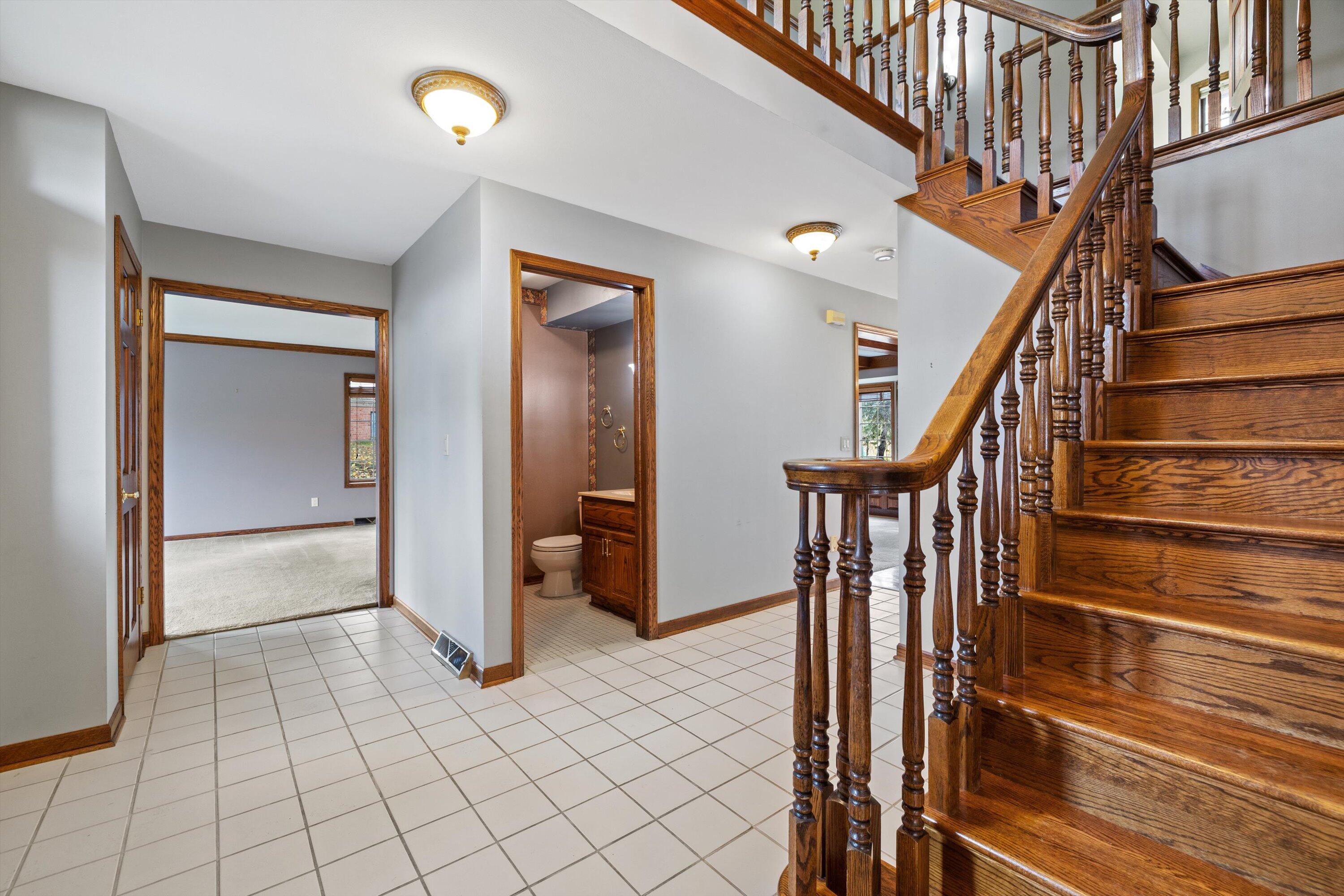 1825 Derrin Lane Brookfield, WI 53045 - Photo 6 of 72 Foyer