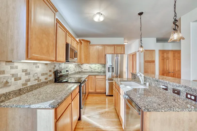 $524,900 | N52-w35347 Lighthouse Lane, Oconomowoc, WI 53066