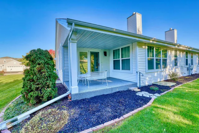 $524,900 | N52-w35347 Lighthouse Lane, Oconomowoc, WI 53066