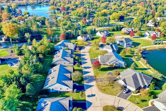 $524,900 | N52-w35347 Lighthouse Lane, Oconomowoc, WI 53066