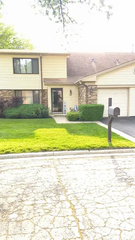 $324,900 | 1316 South Quail Walk, Mount Prospect, IL 60056