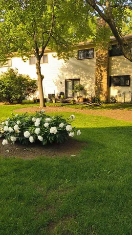 $324,900 | 1316 South Quail Walk, Mount Prospect, IL 60056