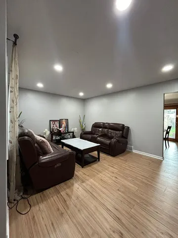 $324,900 | 1316 South Quail Walk, Mount Prospect, IL 60056