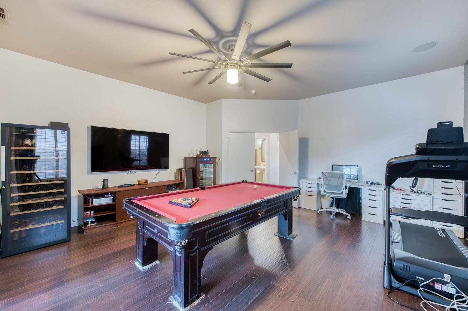 1081 North Harvard Avenue Clovis, CA 93611 - Photo 20 of 57 a living room with a flat screen tv and furniture