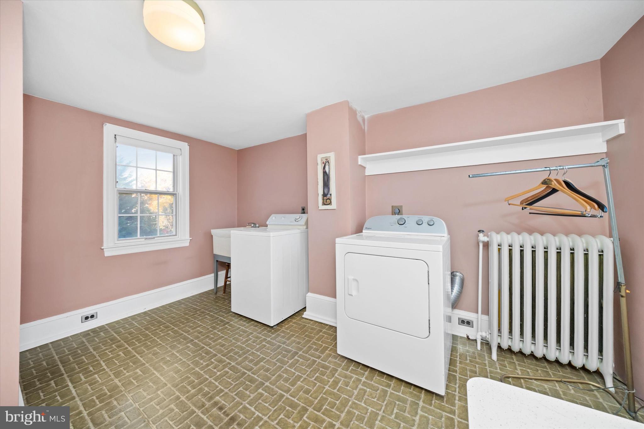 1509 Turkey Run Road Wilmington, DE 19803 - Photo 21 of 31 a utility room with dryer and washer