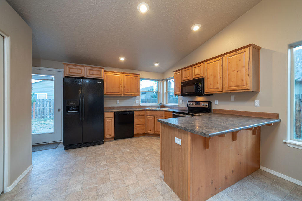 16477 Riley Drive La Pine, OR 97739 - Photo 5 of 26 PhotoMyListing-9