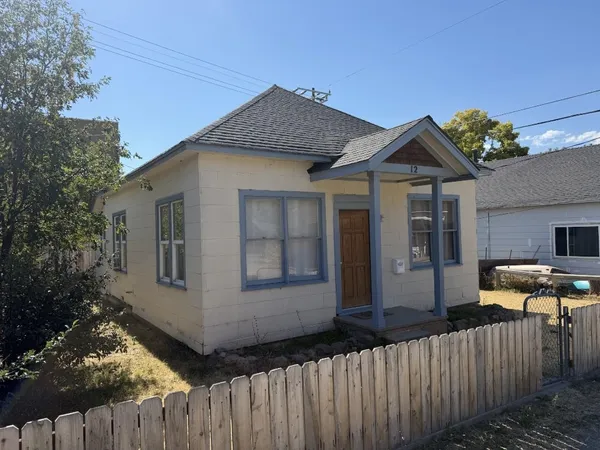$230,000 | 12 Camino Avenue, Weed, CA 96094