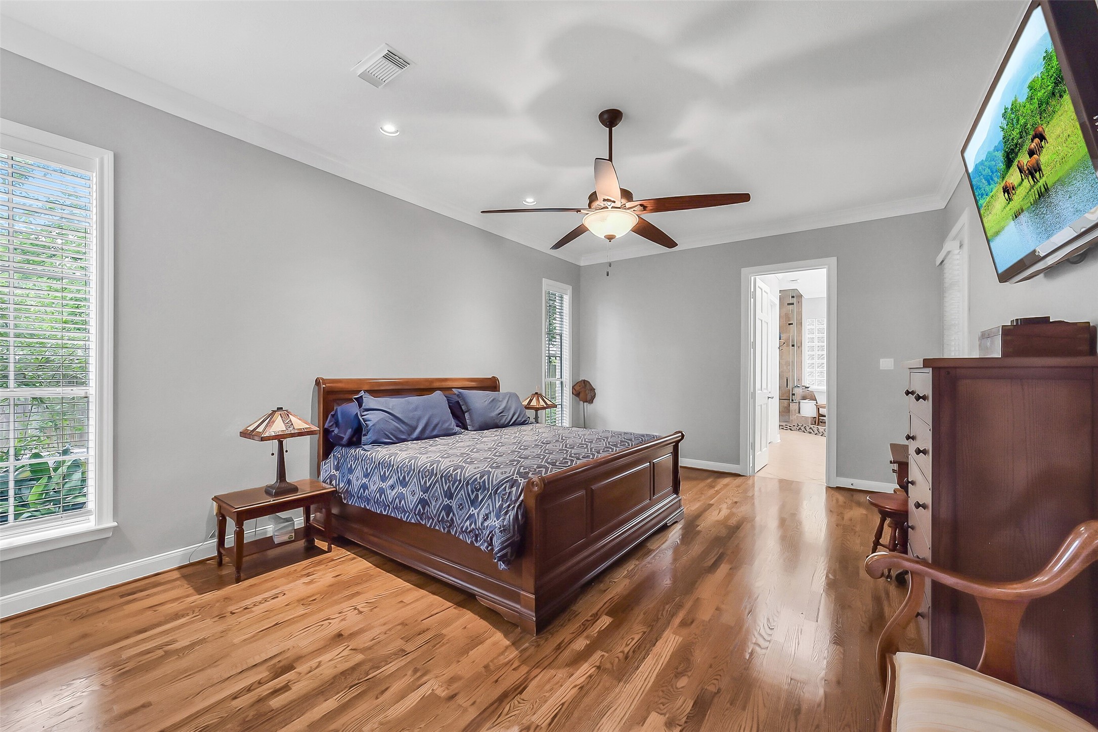 1260 Fries Road Houston, TX 77055 - Photo 19 of 42 Spacious Primary Bedroom with tons of Natural Light
