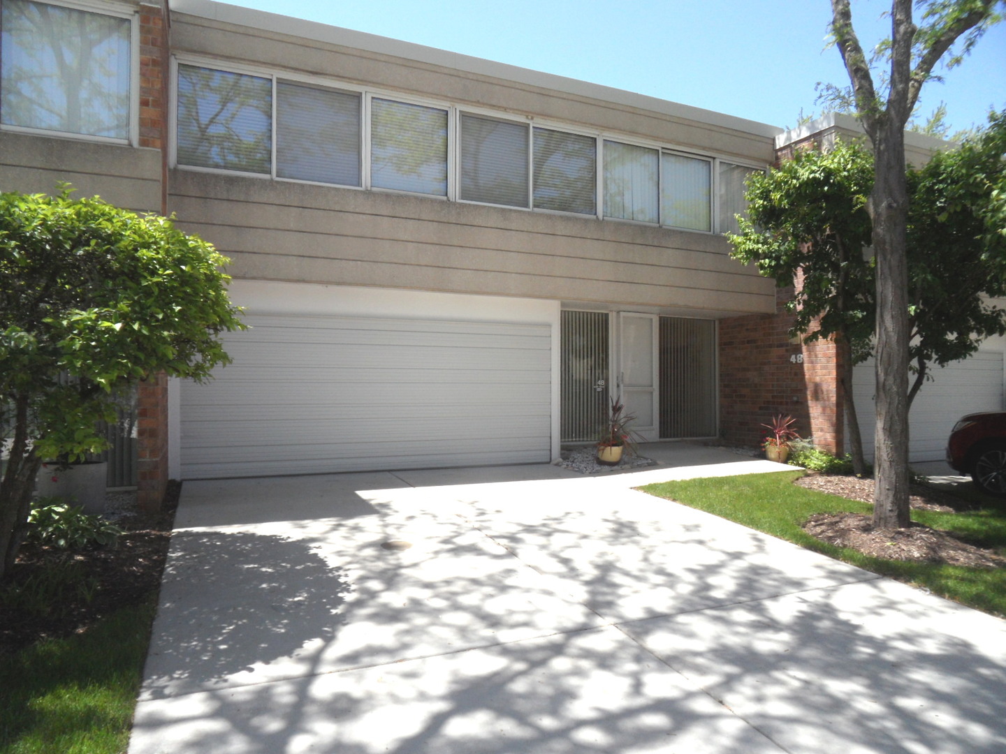 48 Avon Road Northbrook, IL 60062 - Photo 1 of 40